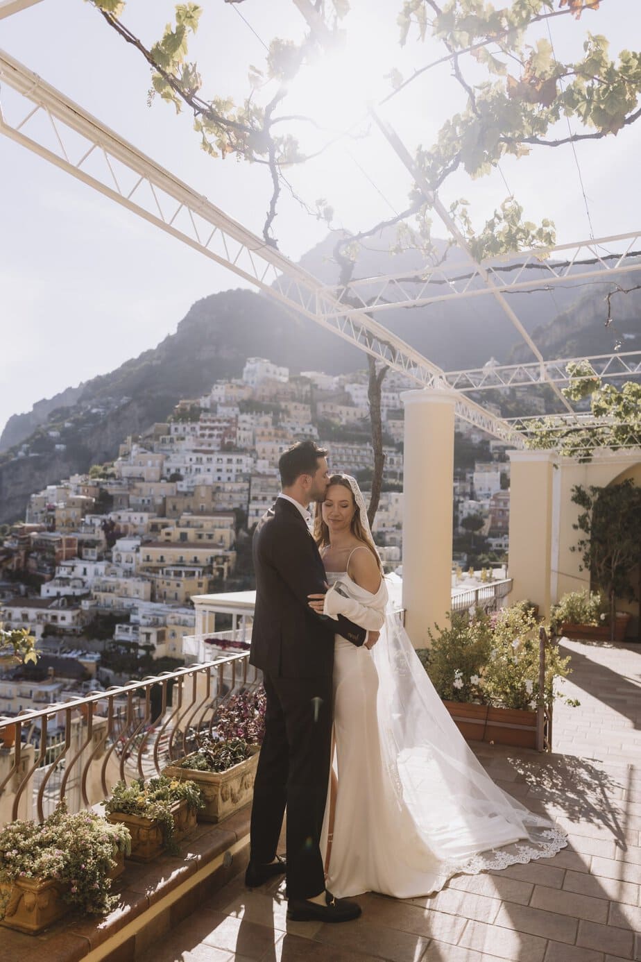 Bride and groom at Don Giovanni restaurant in Positano